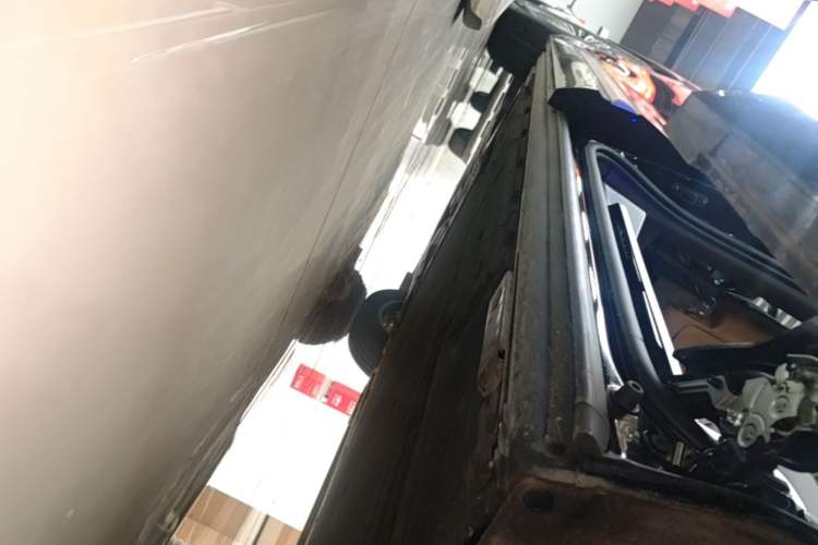 Used Denza D9 2024 DM-i 980 Four-Wheel Drive Prestige Model Left Side Sill