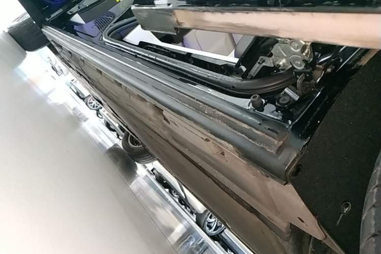 Used Denza D9 2024 DM-i 980 Four-Wheel Drive Prestige Model Left Side Sill