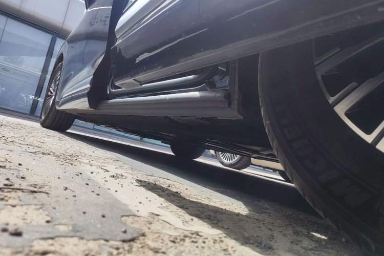 Used Denza D9 2024 DM-i 980 Four-Wheel Drive Flagship Model Left Side Sill
