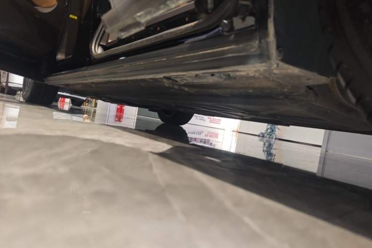 Used Denza D9 2024 DM-i 1050 Luxury Model Left Side Sill