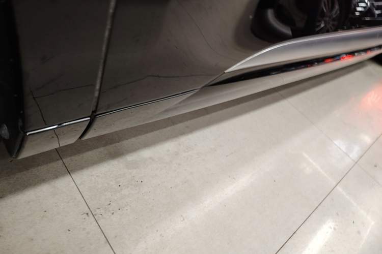 Used Denza D9 2024 DM-i 1050 Luxury Model Left Side Sill