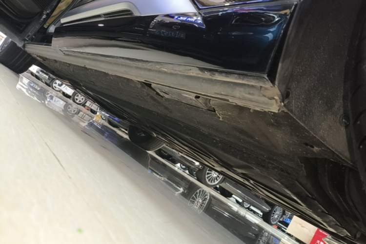 Used Denza D9 2024 DM-i 1050 Luxury Model Left Side Sill