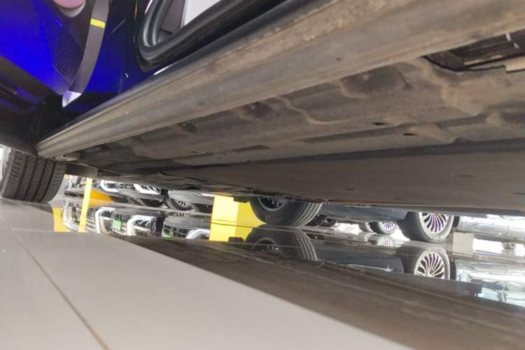 Used Denza D9 2024 DM-i 980 Four-Wheel Drive Flagship Model Left Side Sill