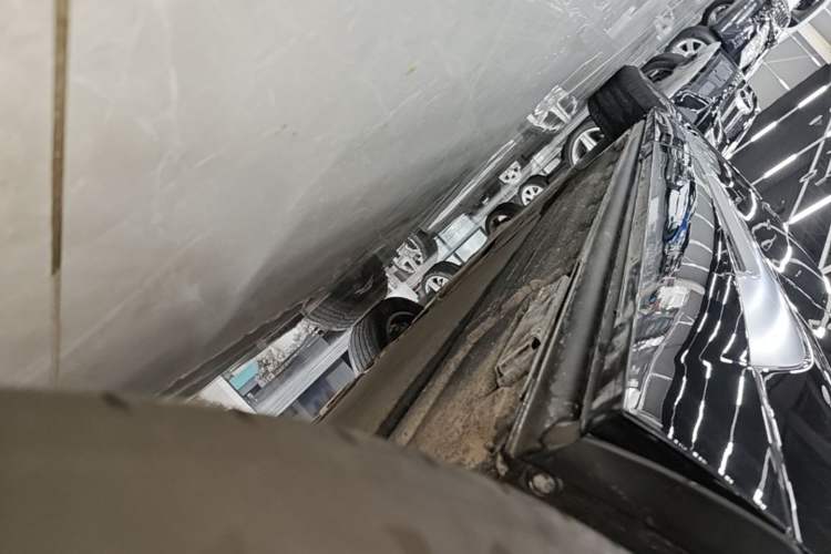 Used Denza D9 2024 DM-i 980 Four-Wheel Drive Prestige Model Left Side Sill