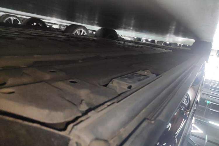Used Denza D9 2024 EV 600 Four-Wheel Drive Prestige Model Left Side Sill