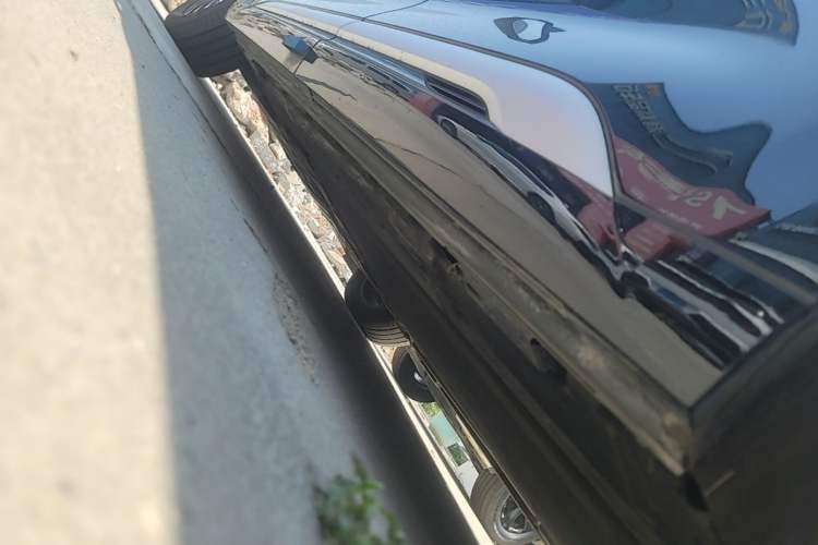 Used Denza D9 2024 DM-i 1050 Luxury Model Left Side Sill