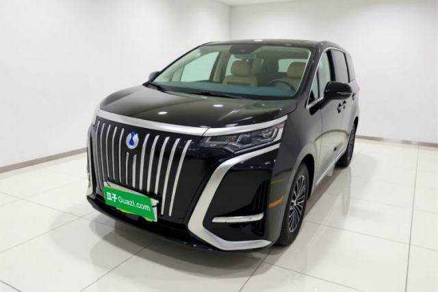 Denza D9 2024 EV 620 Premium Model مستعملة