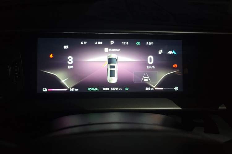Used Denza D9 2024 DM-i 980 Four-Wheel Drive Prestige Model Odometer Close Up