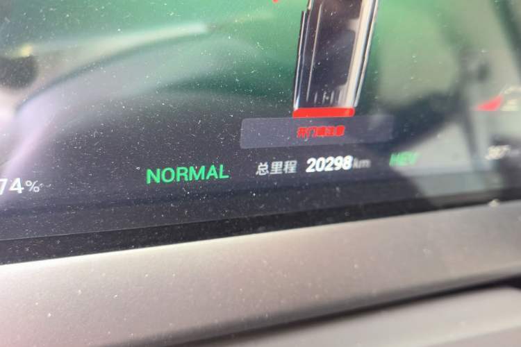Used Denza D9 2024 DM-i 980 Four-Wheel Drive Prestige Model Odometer Close Up