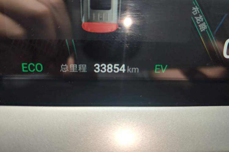Used Denza D9 2024 DM-i 980 Four-Wheel Drive Flagship Model Odometer Close Up