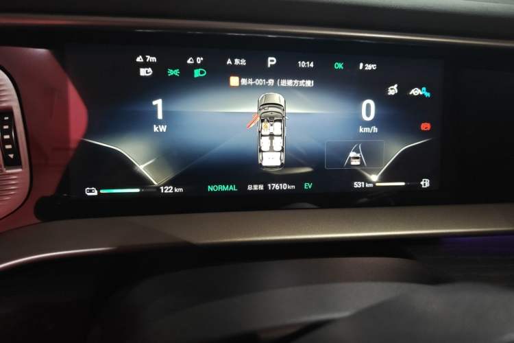 Used Denza D9 2024 DM-i 980 Four-Wheel Drive Prestige Model Odometer Close Up