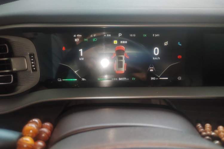Used Denza D9 2024 DM-i 980 Four-Wheel Drive Prestige Model Odometer Close Up