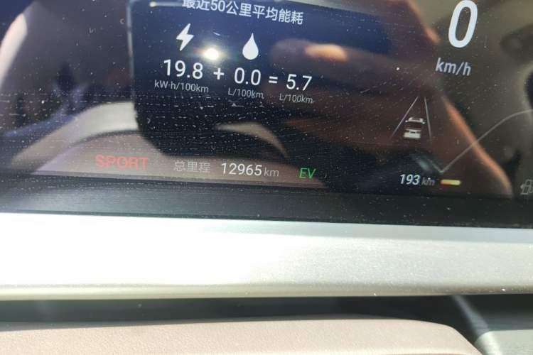 Used Denza D9 2024 DM-i 980 Four-Wheel Drive Prestige Model Odometer Close Up