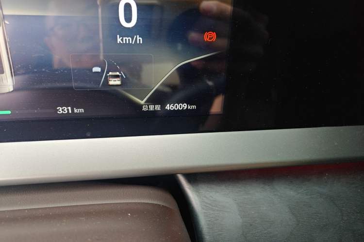 Used Denza D9 2024 EV 620 Premium Model Odometer Close Up