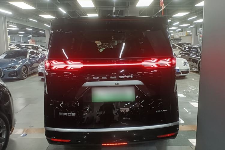 Used Denza D9 2024 DM-i 980 Four-Wheel Drive Prestige Model Rear