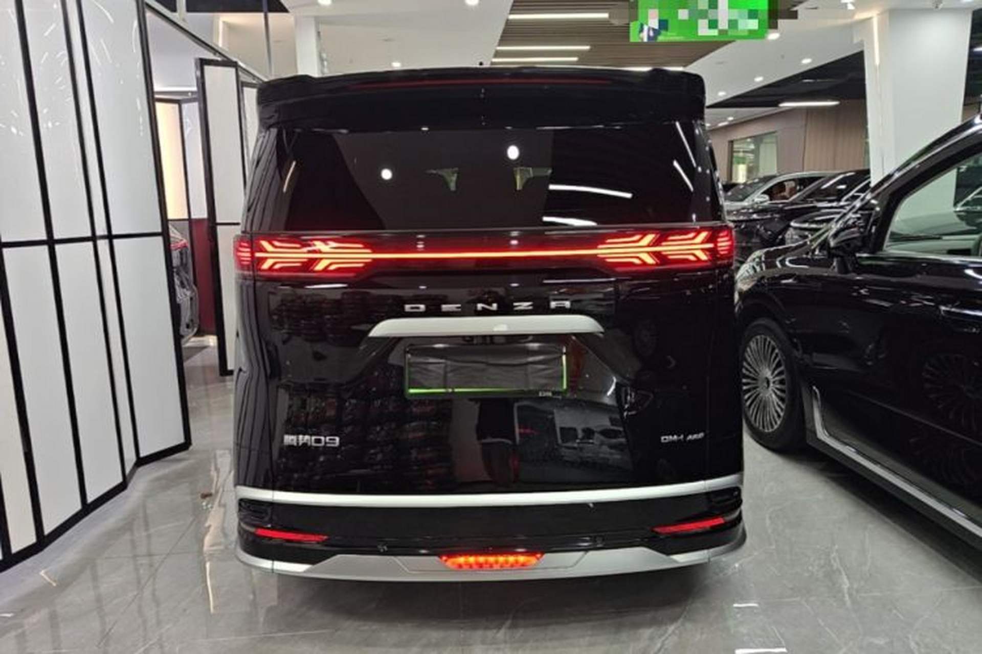 Used Denza D9 2024 DM-i 980 Four-Wheel Drive Prestige Model Rear
