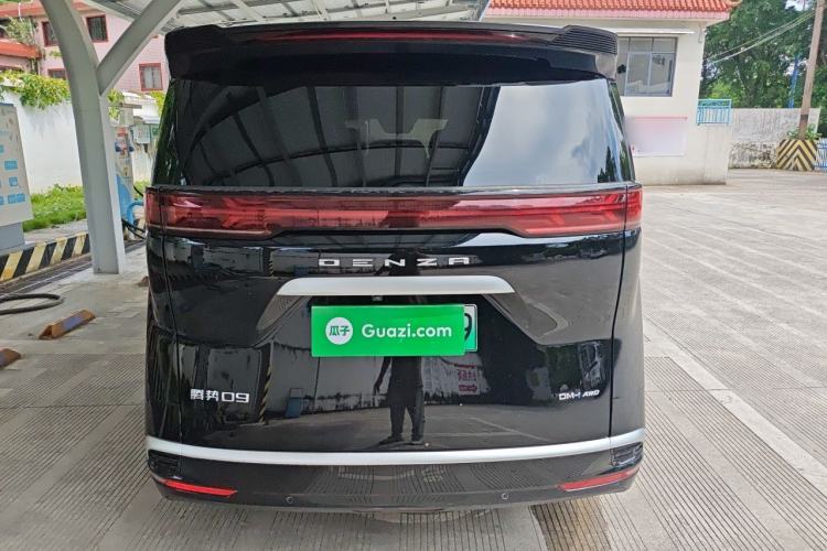 Used Denza D9 2024 DM-i 980 Four-Wheel Drive Prestige Model Rear
