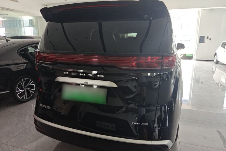 Used Denza D9 2024 DM-i 980 Four-Wheel Drive Prestige Model Rear