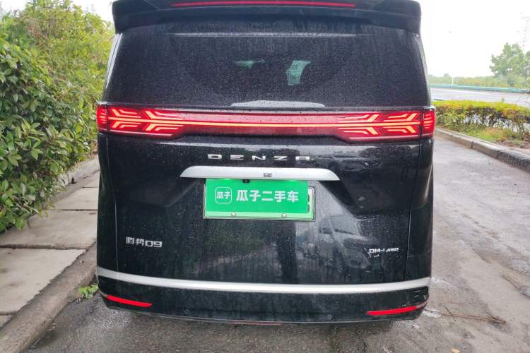 Used Denza D9 2024 DM-i 980 Four-Wheel Drive Prestige Model Rear