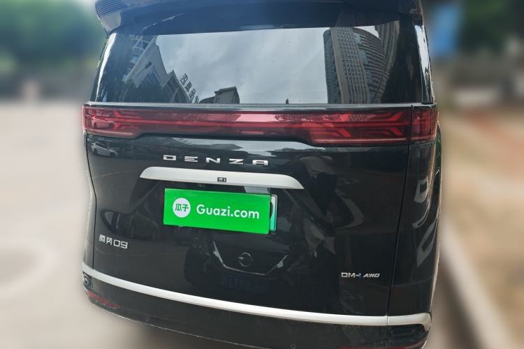 Used Denza D9 2024 DM-i 980 Four-Wheel Drive Prestige Model Rear