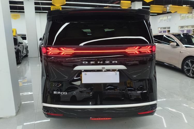 Used Denza D9 2024 DM-i 980 Four-Wheel Drive Prestige Model Rear
