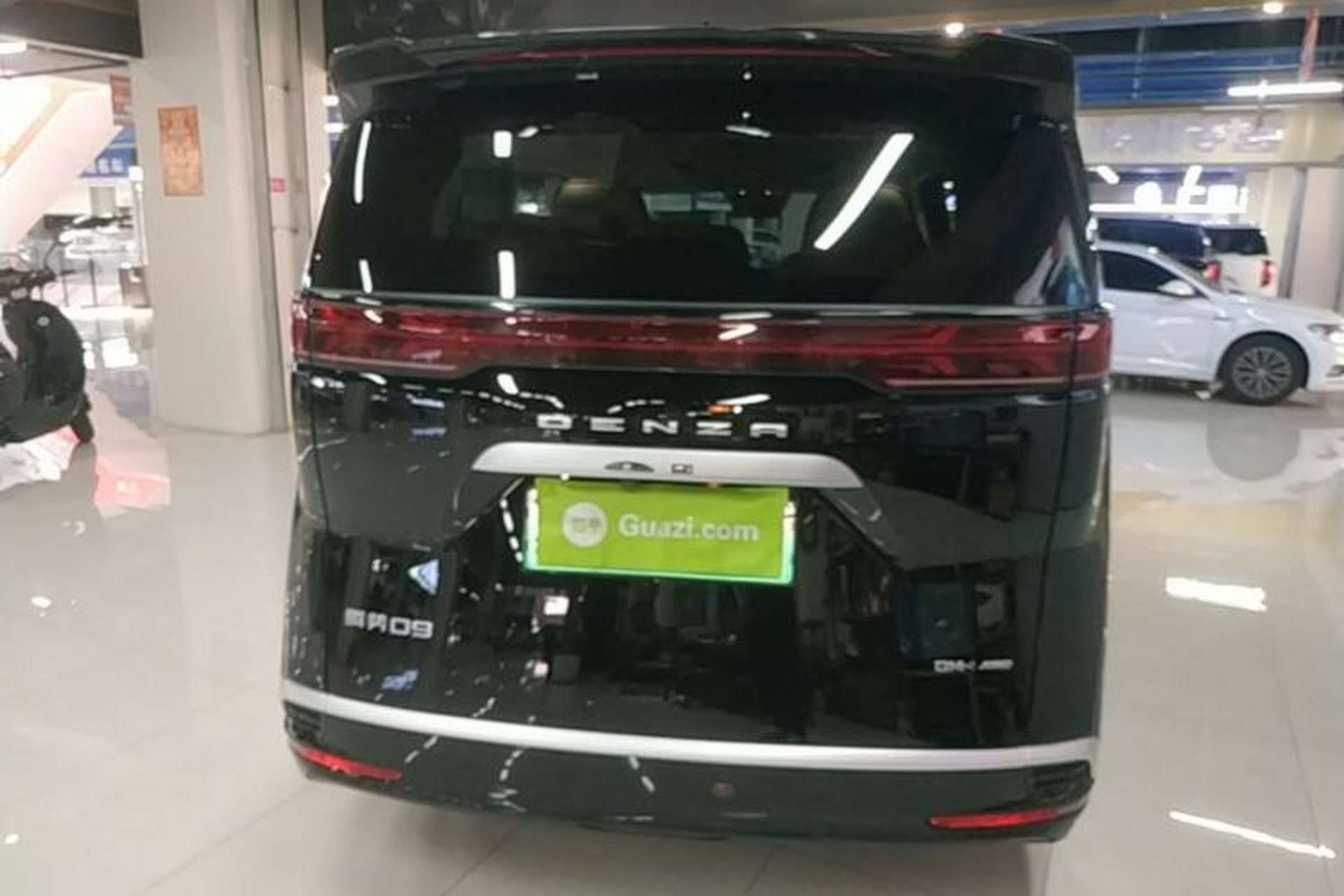 Used Denza D9 2024 DM-i 980 Four-Wheel Drive Prestige Model Rear