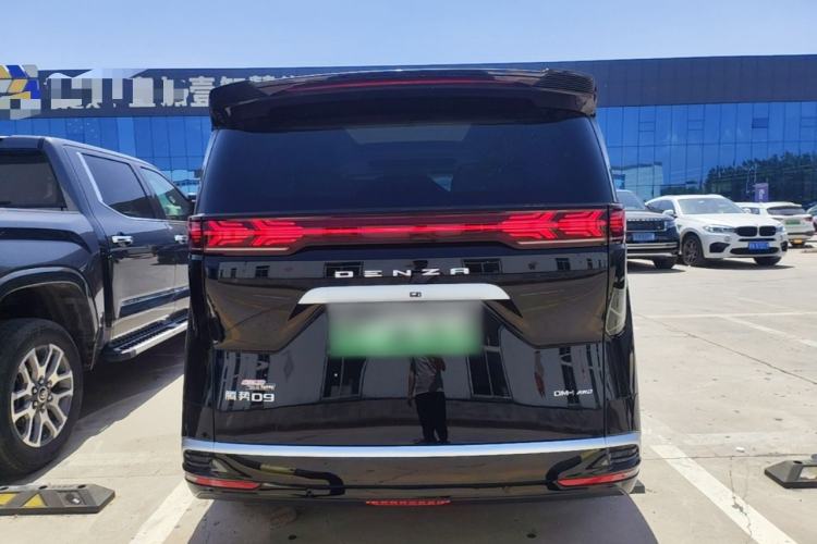 Used Denza D9 2024 DM-i 980 Four-Wheel Drive Flagship Model Rear