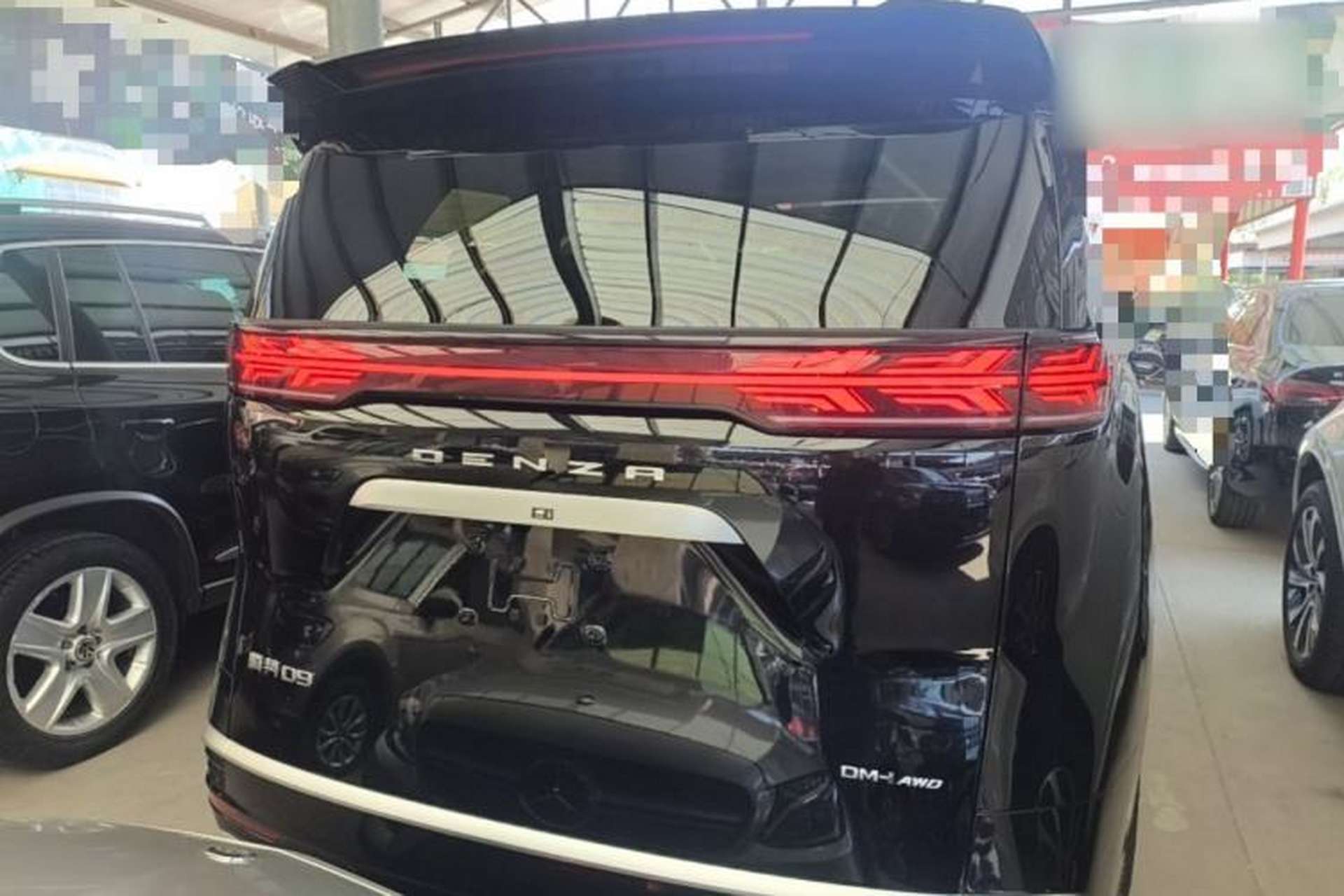 Used Denza D9 2024 DM-i 980 Four-Wheel Drive Prestige Model Rear