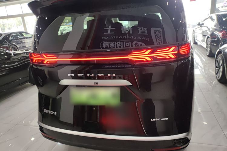 Used Denza D9 2024 DM-i 980 Four-Wheel Drive Prestige Model Rear