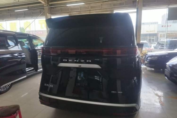 Used Denza D9 2024 DM-i 980 Four-Wheel Drive Prestige Model Rear
