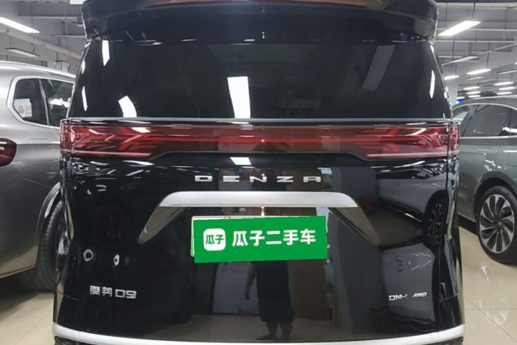 Used Denza D9 2024 DM-i 980 Four-Wheel Drive Flagship Model Rear
