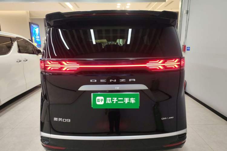Used Denza D9 2024 DM-i 980 Four-Wheel Drive Flagship Model Rear
