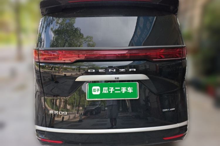 Used Denza D9 2024 DM-i 980 Four-Wheel Drive Prestige Model Rear
