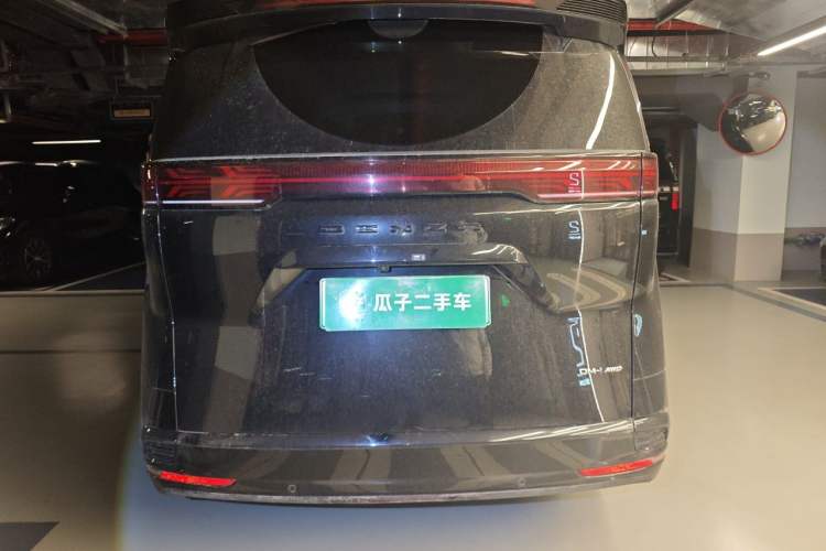 Used Denza D9 2024 DM-i 980 Four-Wheel Drive Prestige Model Rear