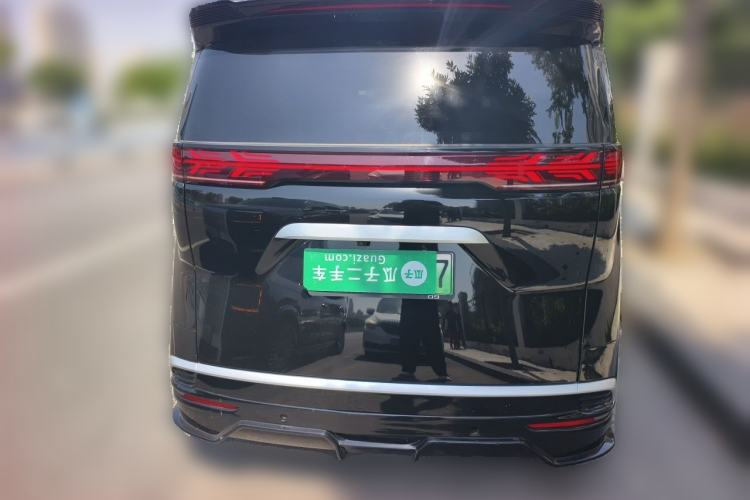 Used Denza D9 2024 DM-i 980 Four-Wheel Drive Prestige Model Rear