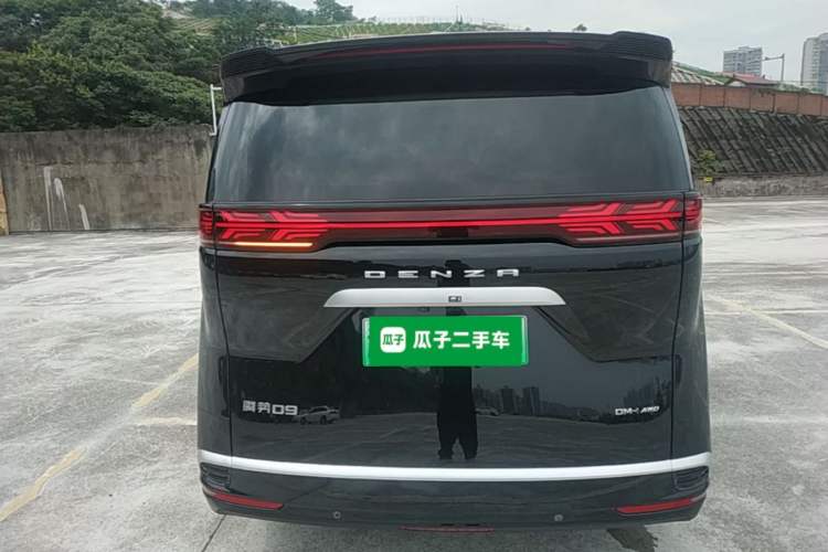 Used Denza D9 2024 DM-i 980 Four-Wheel Drive Flagship Model Rear