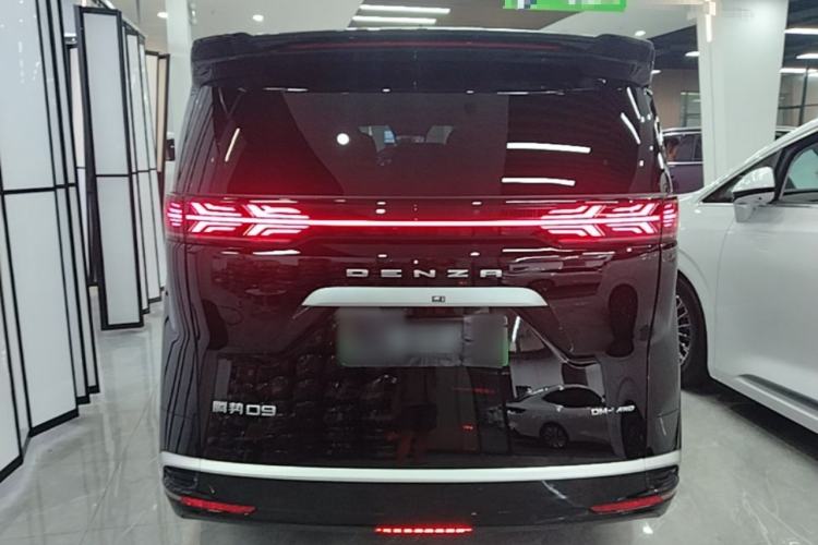 Used Denza D9 2024 DM-i 980 Four-Wheel Drive Prestige Model Rear