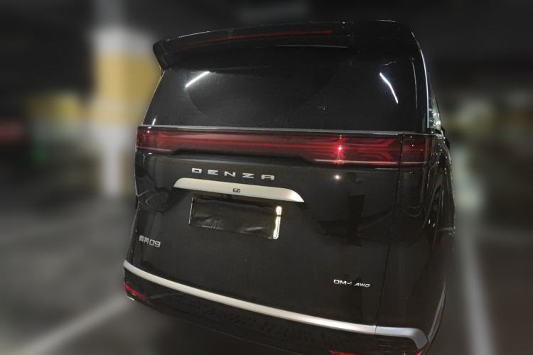 Used Denza D9 2024 DM-i 980 Four-Wheel Drive Prestige Model Rear