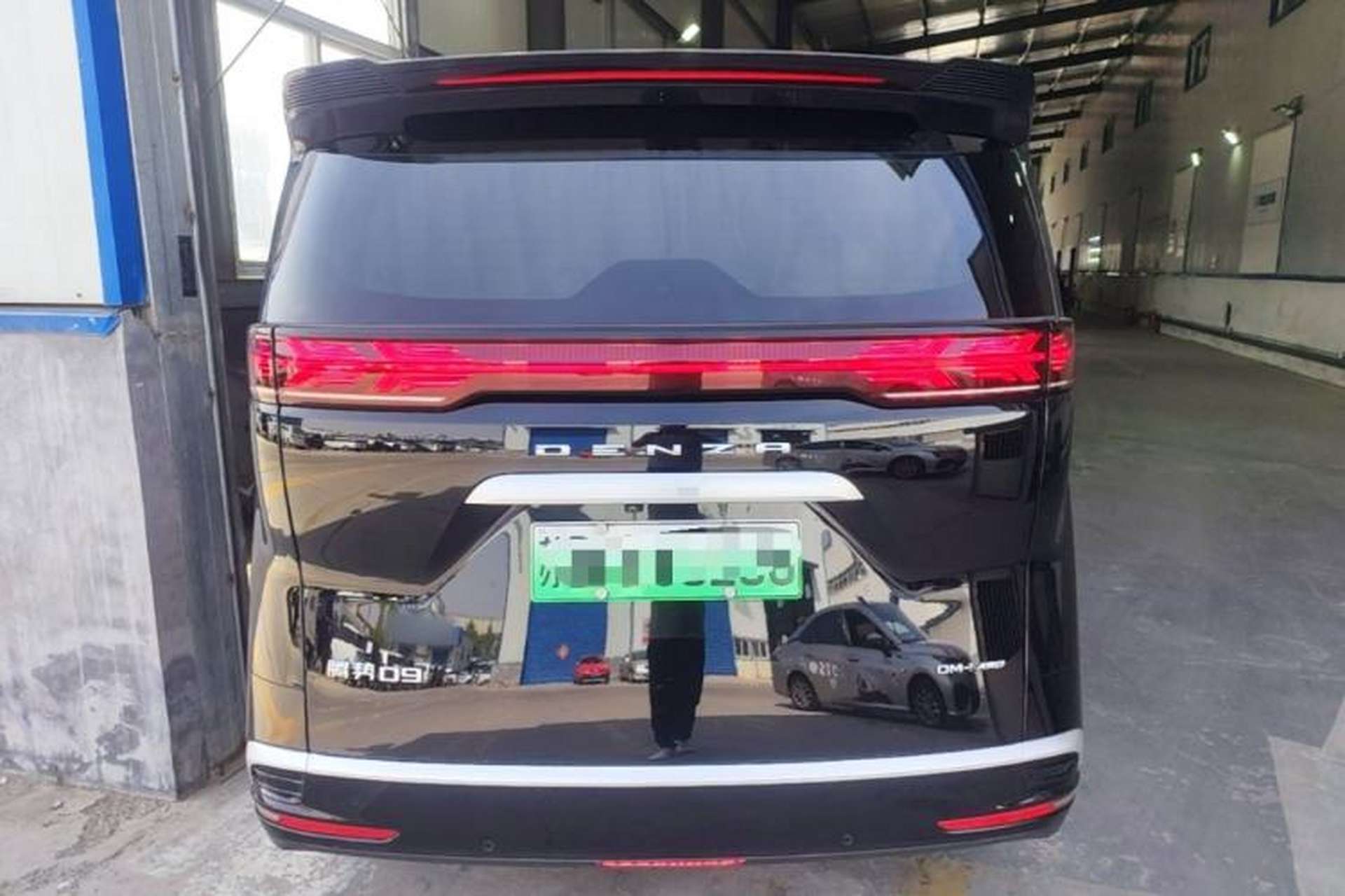 Used Denza D9 2024 PIONEER Four-Seat Pioneer Edition Rear