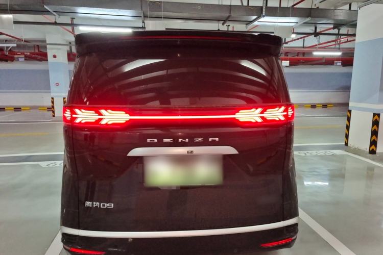 Used Denza D9 2024 DM-i 980 Four-Wheel Drive Flagship Model Rear