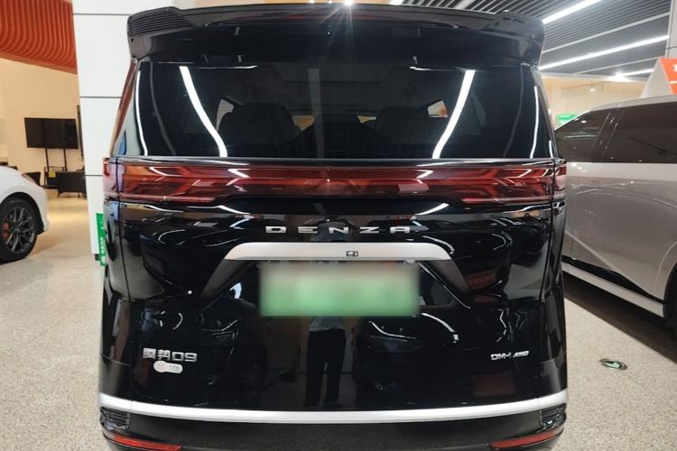 Used Denza D9 2024 DM-i 980 Four-Wheel Drive Flagship Model Rear
