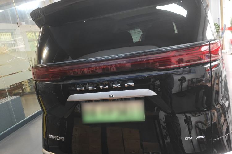 Used Denza D9 2024 DM-i 980 Four-Wheel Drive Prestige Model Rear