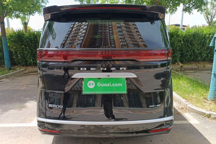 Used Denza D9 2024 DM-i 980 Four-Wheel Drive Prestige Model Rear
