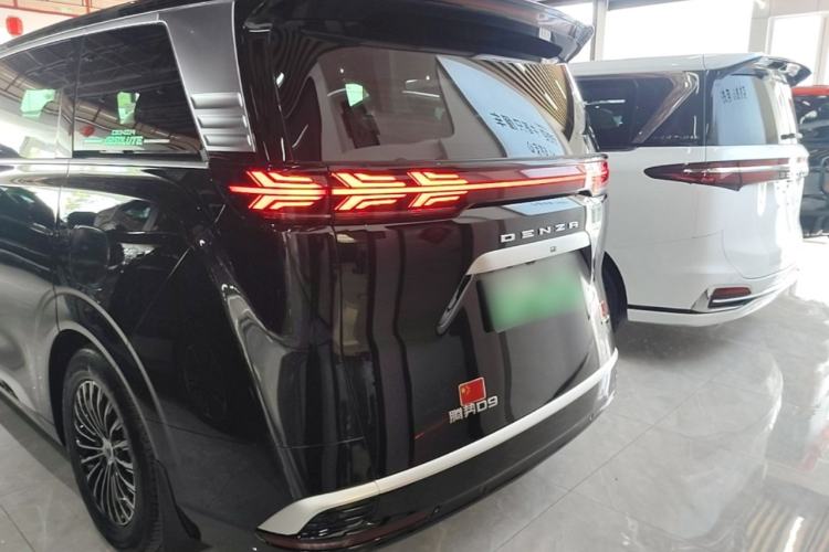 Used Denza D9 2024 DM-i 980 Four-Wheel Drive Prestige Model Rear