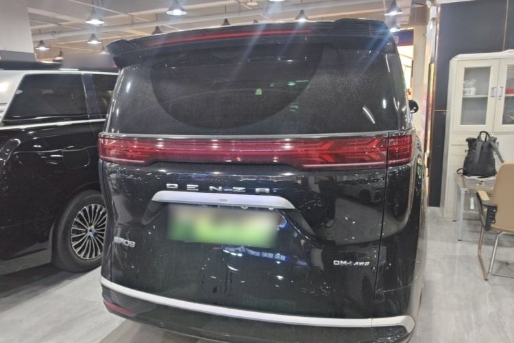 Used Denza D9 2024 DM-i 980 Four-Wheel Drive Flagship Model Rear