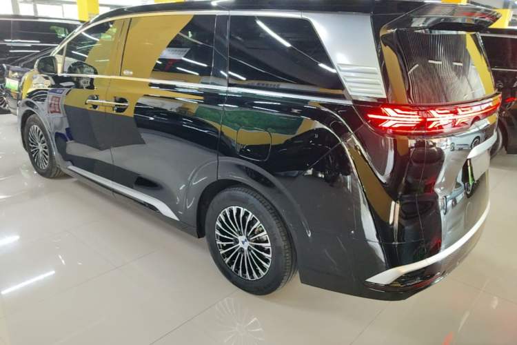 Used Denza D9 2024 DM-i 1050 Luxury Model Rear Left 45 Deg