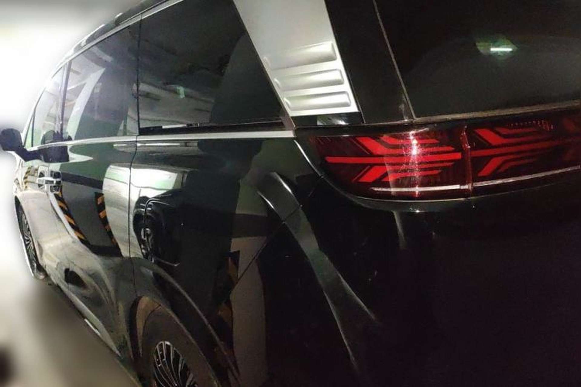 Used Denza D9 2024 DM-i 1050 Luxury Model Rear Left 45 Deg