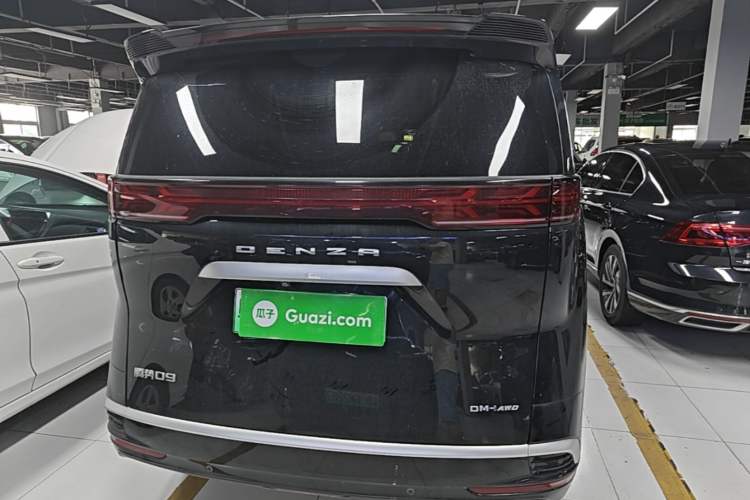 Used Denza D9 2024 DM-i 980 Four-Wheel Drive Flagship Model Rear