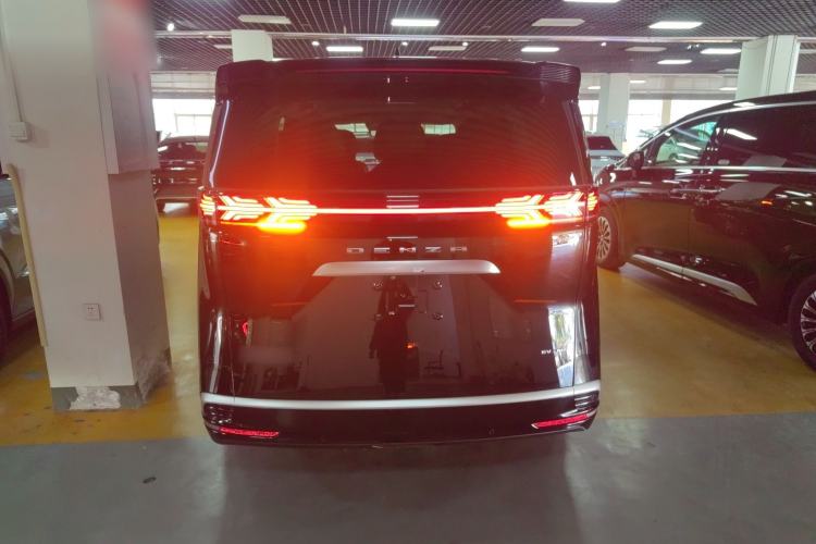 Used Denza D9 2024 EV 600 Four-Wheel-Drive Flagship Model Rear