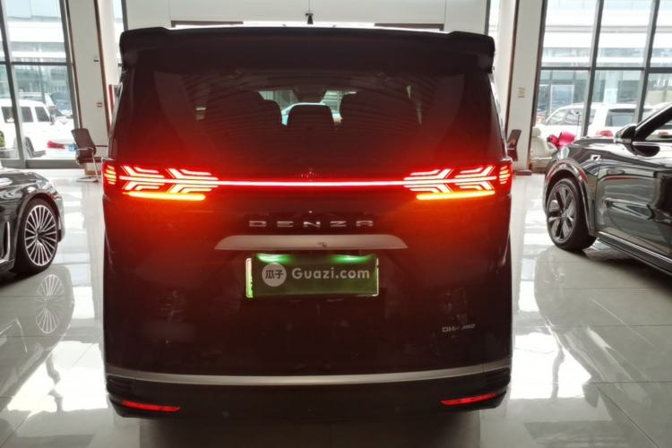 Used Denza D9 2024 DM-i 980 Four-Wheel Drive Prestige Model Rear